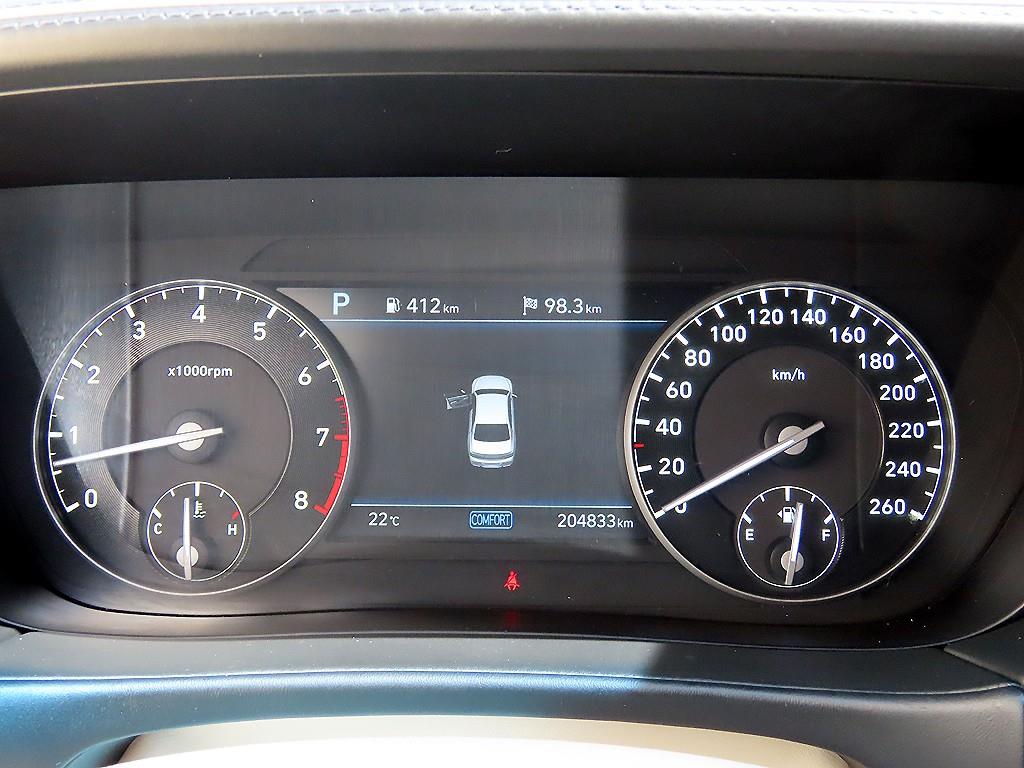 Genesis G90 - Vista 9