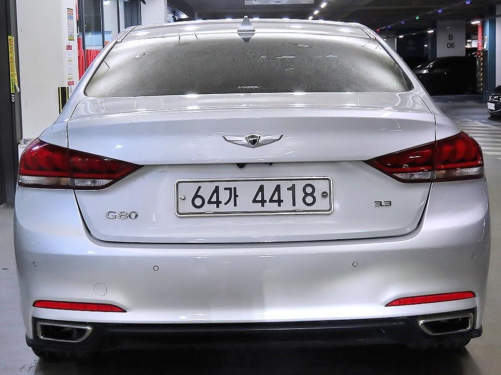 HYUNDAI Genesis - Vista 5