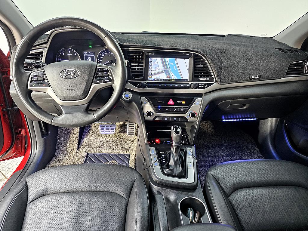 HYUNDAI Avante - Vista 7