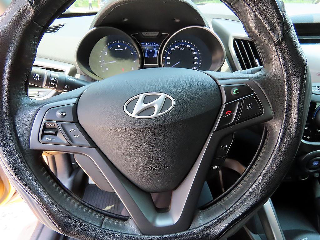 HYUNDAI Veloster - Vista 10