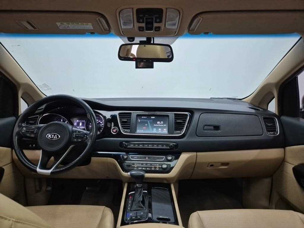 KIA Carnival - Vista 9
