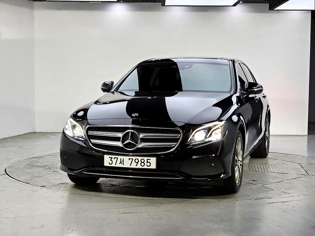 Mercedes Benz E class - Vista 2