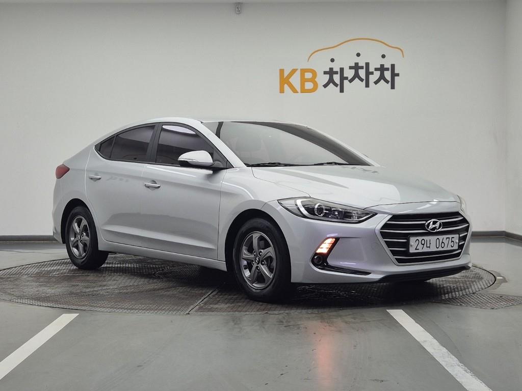 HYUNDAI Avante - Vista 2