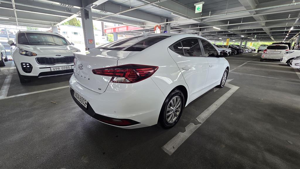 HYUNDAI Avante - Vista 2