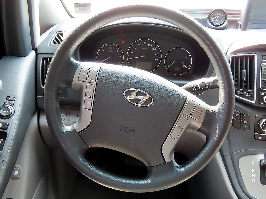 HYUNDAI Starex - Vista 10