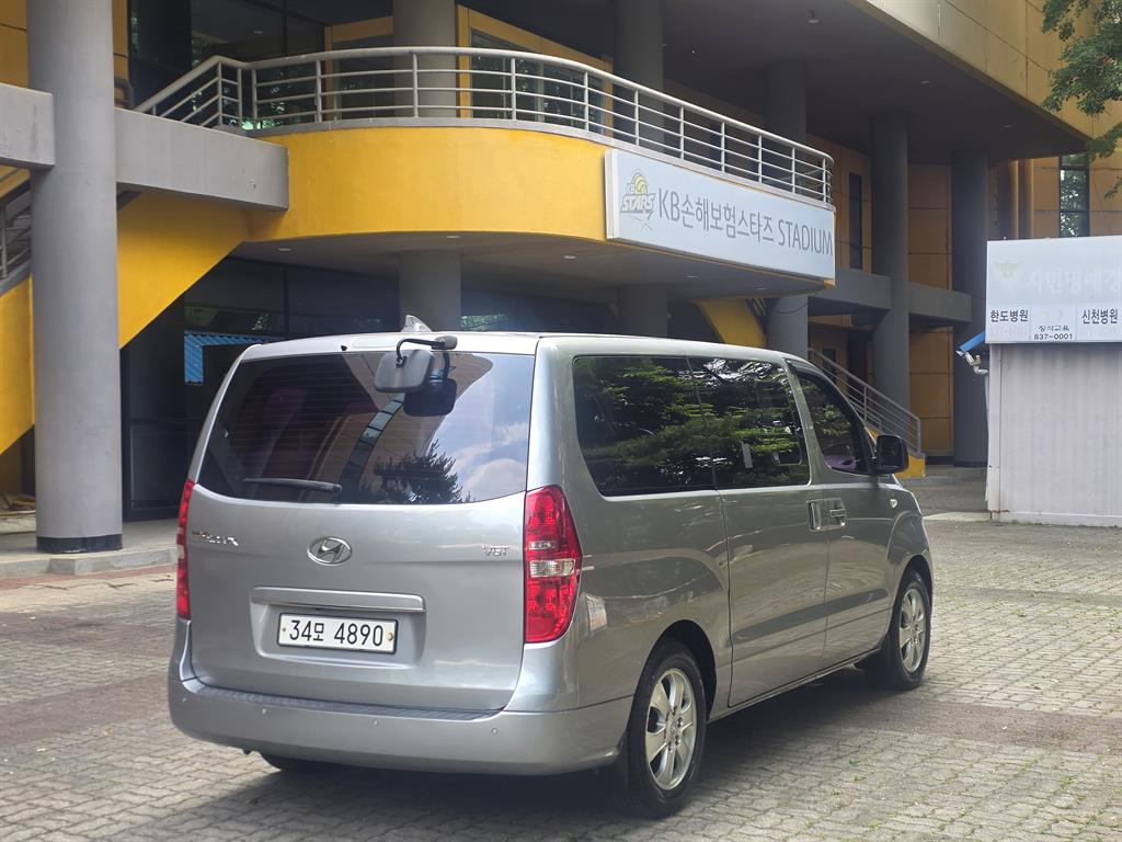HYUNDAI Starex - Vista 8