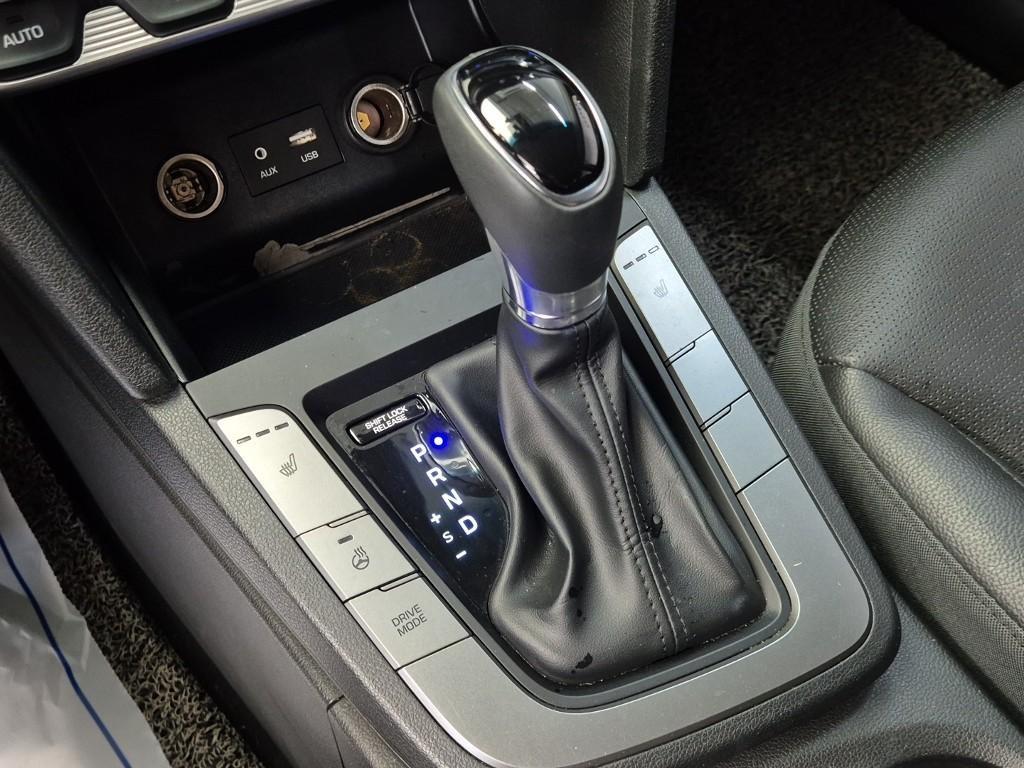 HYUNDAI Avante - Vista 8