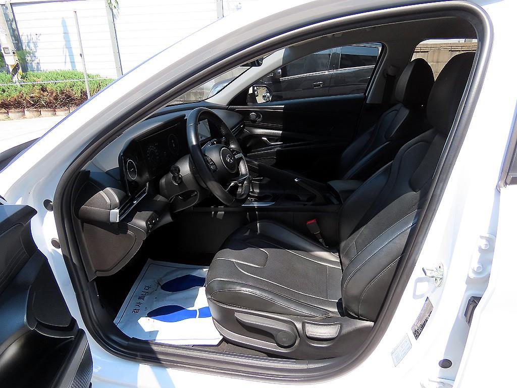 HYUNDAI Avante - Vista 5