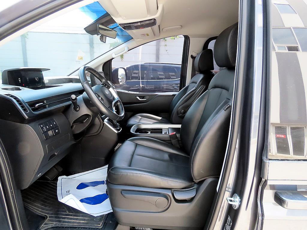 HYUNDAI Staria - Vista 5