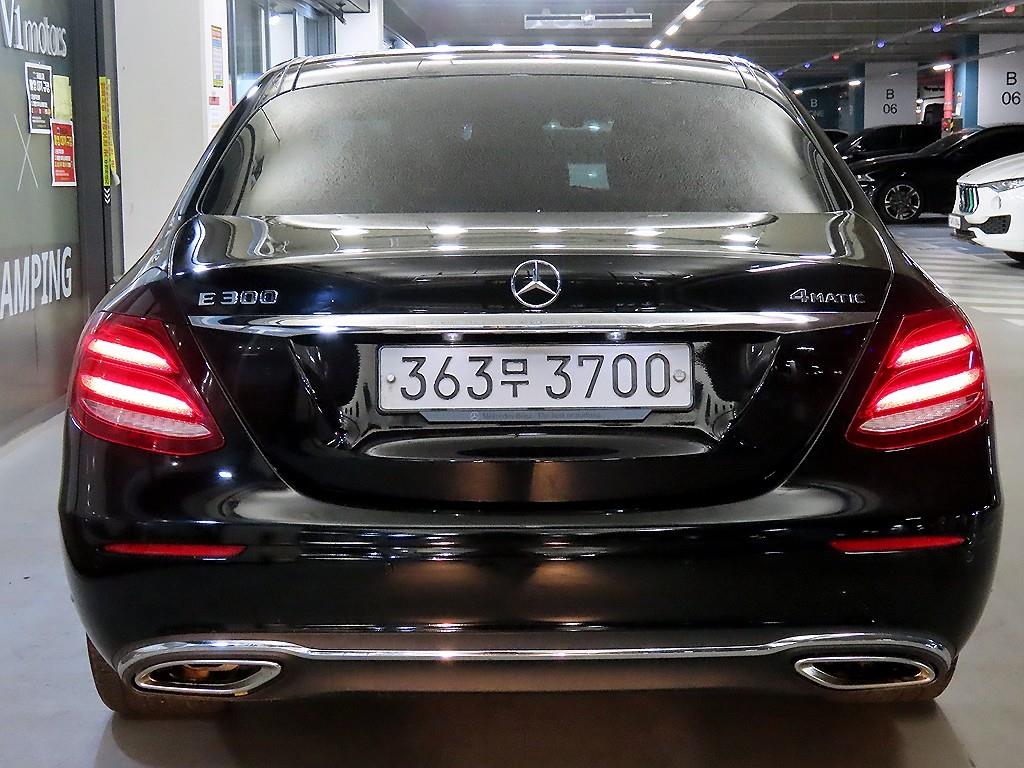 Mercedes Benz E class - Vista 5