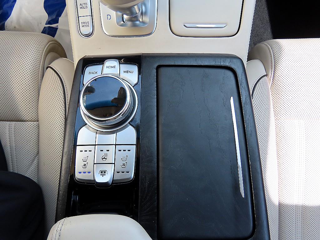 Genesis G90 - Vista 12