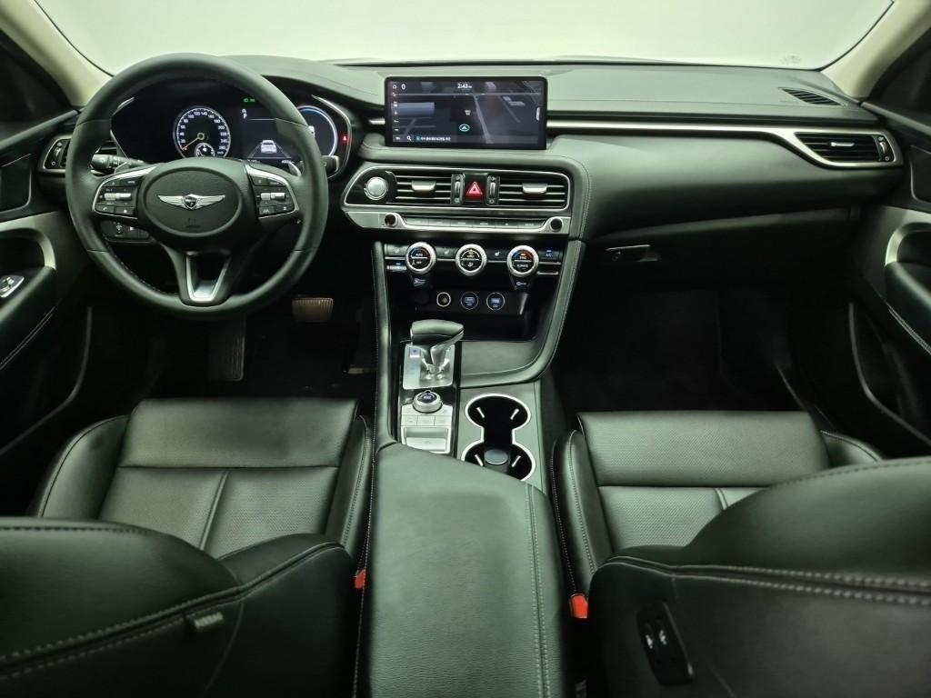 Genesis G70 - Vista 9