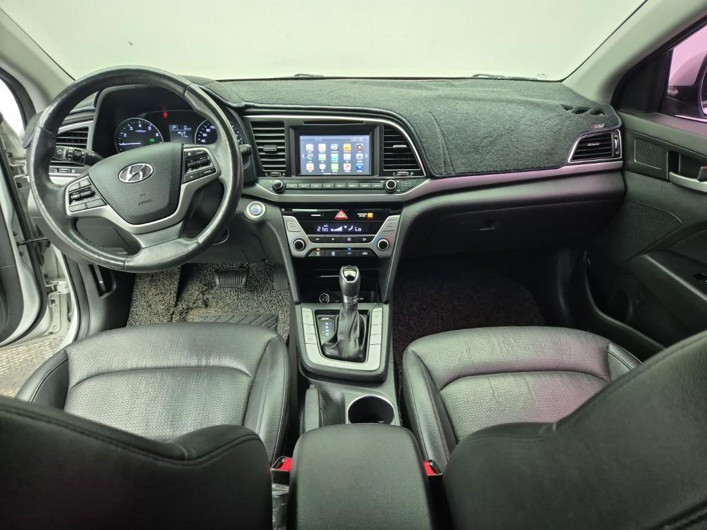 HYUNDAI Avante - Vista 7