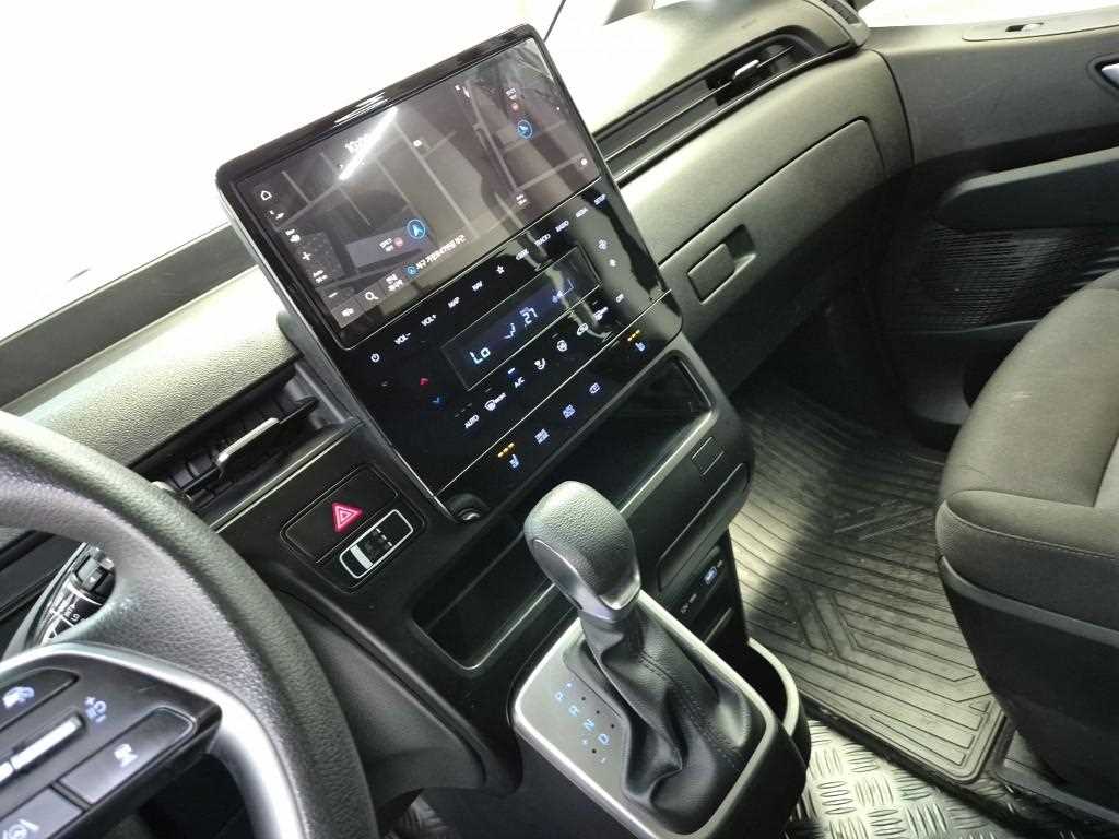 HYUNDAI Staria - Vista 10