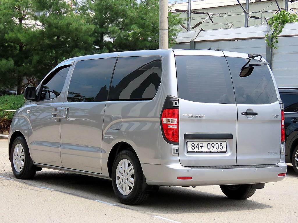 HYUNDAI Starex - Vista 3