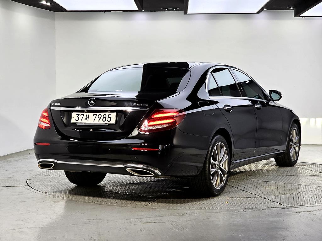 Mercedes Benz E class - Vista 6