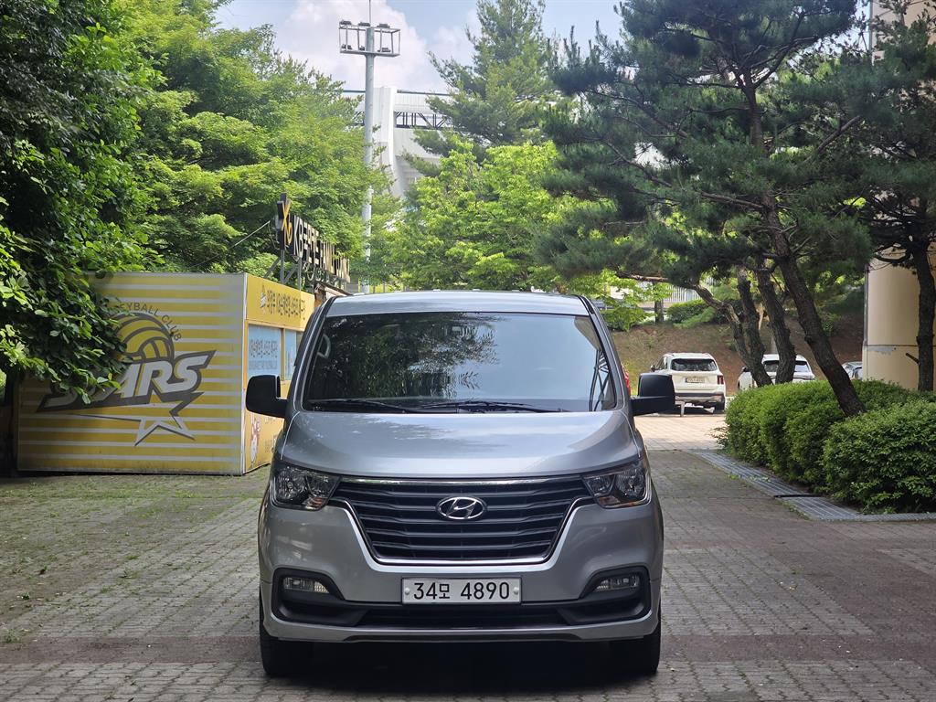 HYUNDAI Starex 2018 Gris - Importación desde Corea - HF Imports Iquique - Foto 1