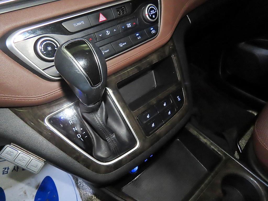 HYUNDAI Starex - Vista 12