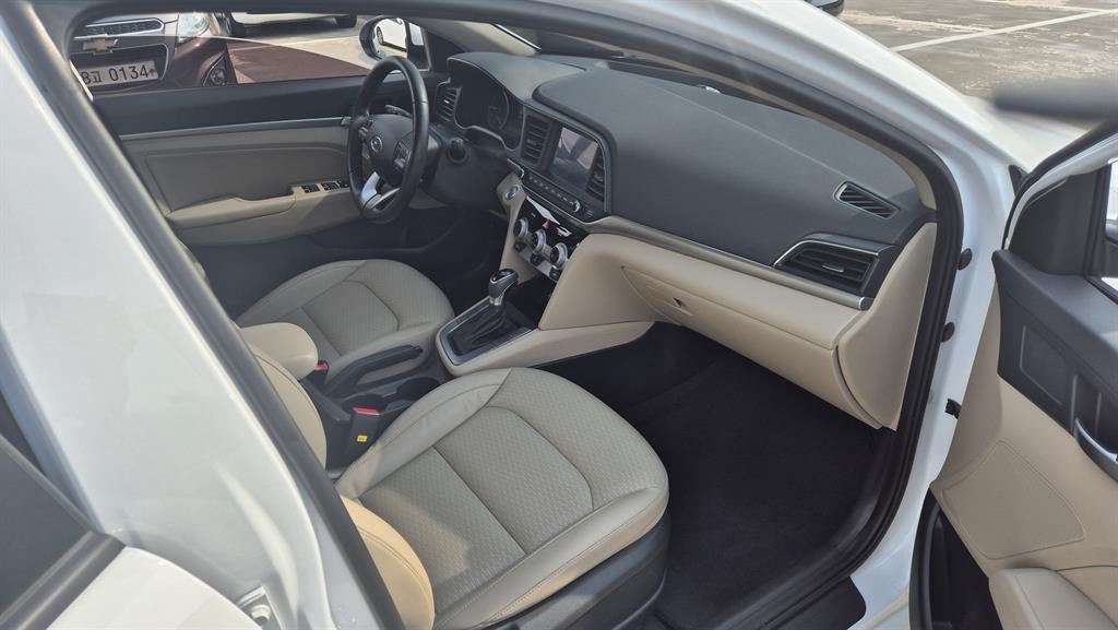 HYUNDAI Avante - Vista 8
