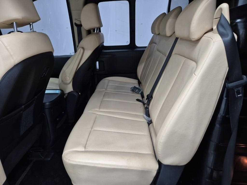 HYUNDAI Staria - Vista 12