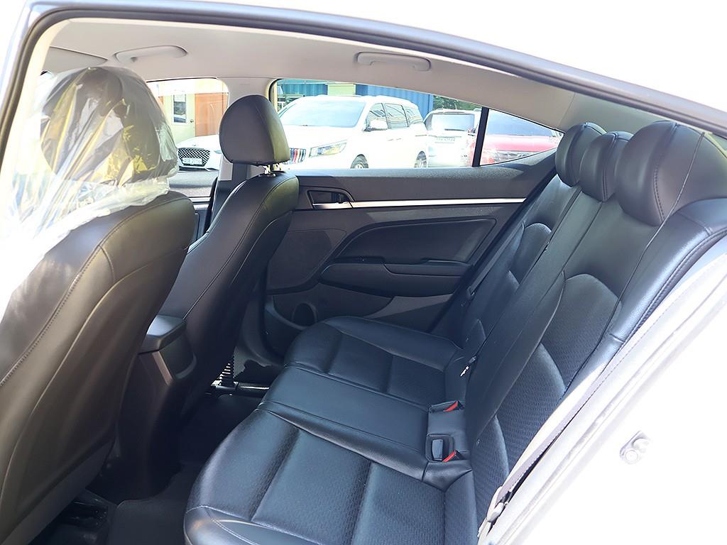 HYUNDAI Avante 2019 Blanco - Importación desde Corea - HF Imports Iquique - Foto 15
