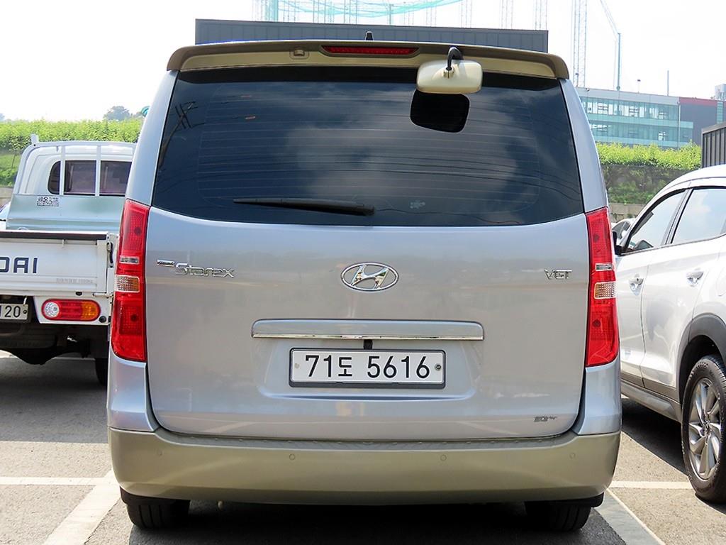 HYUNDAI Starex - Vista 6