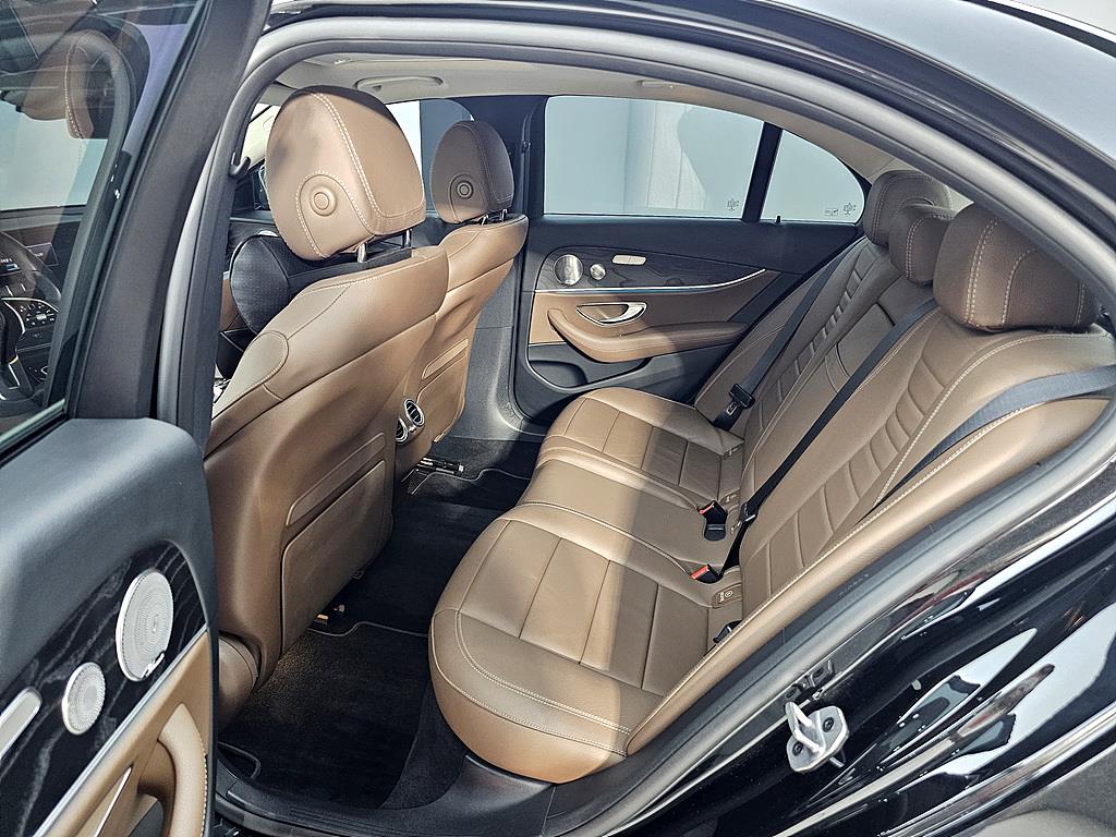 Mercedes Benz E class - Vista 11
