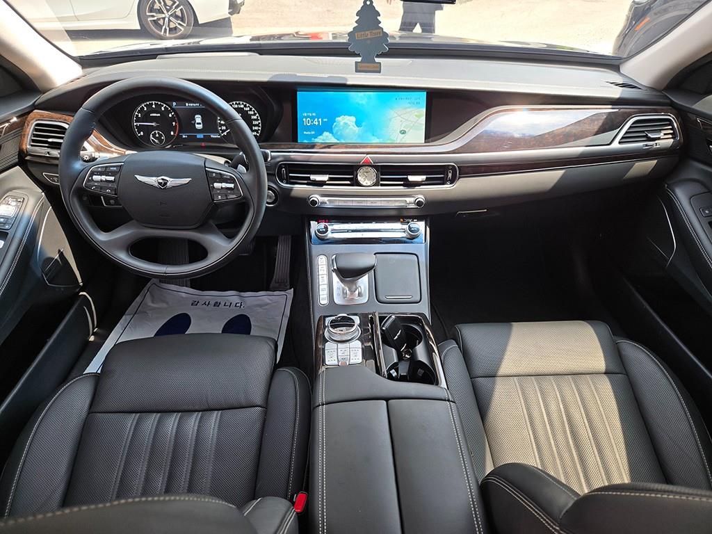 Genesis G90 - Vista 9