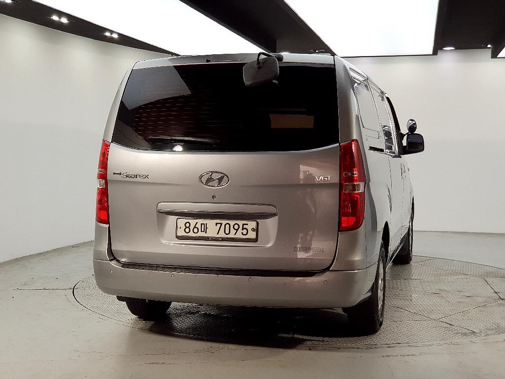 HYUNDAI Starex - Vista 3