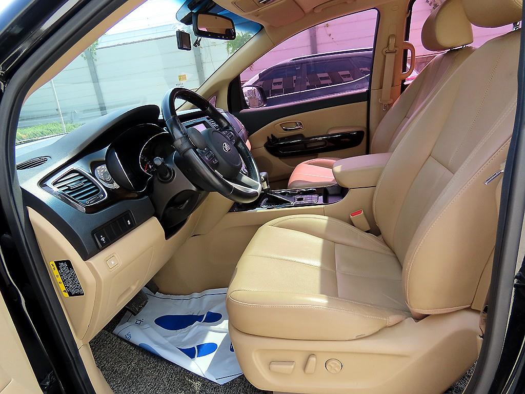 KIA Carnival - Vista 5