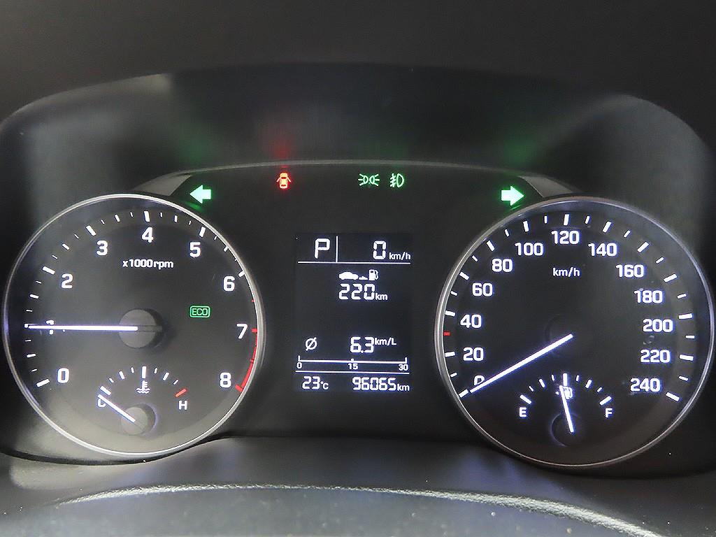 HYUNDAI Avante - Vista 11