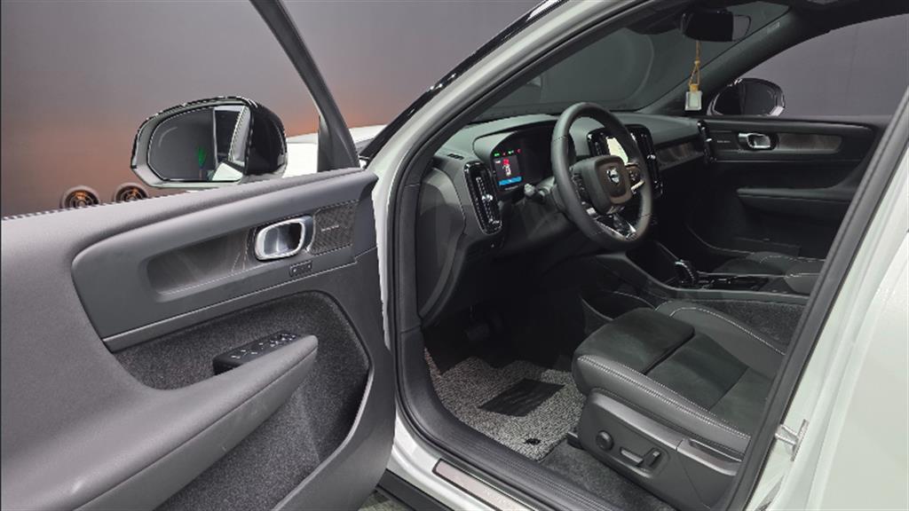 Volvo XC40 2024 Blanco - Importación desde Corea - HF Imports Iquique - Foto 17