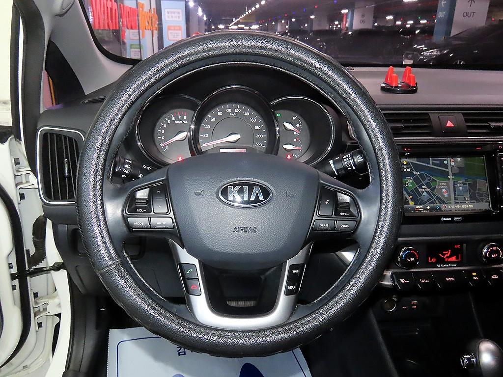 KIA Pride - Vista 8