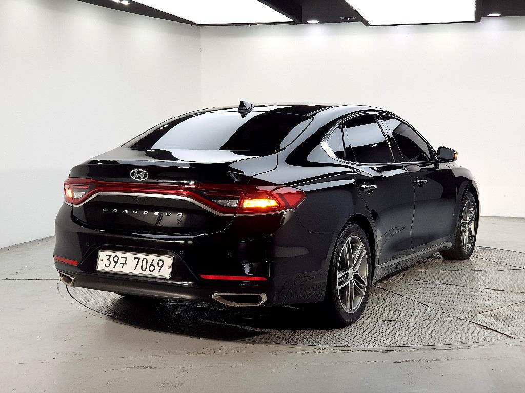 HYUNDAI Grandeur - Vista 3
