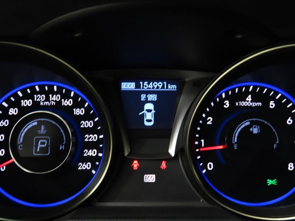 HYUNDAI Genesis - Vista 11