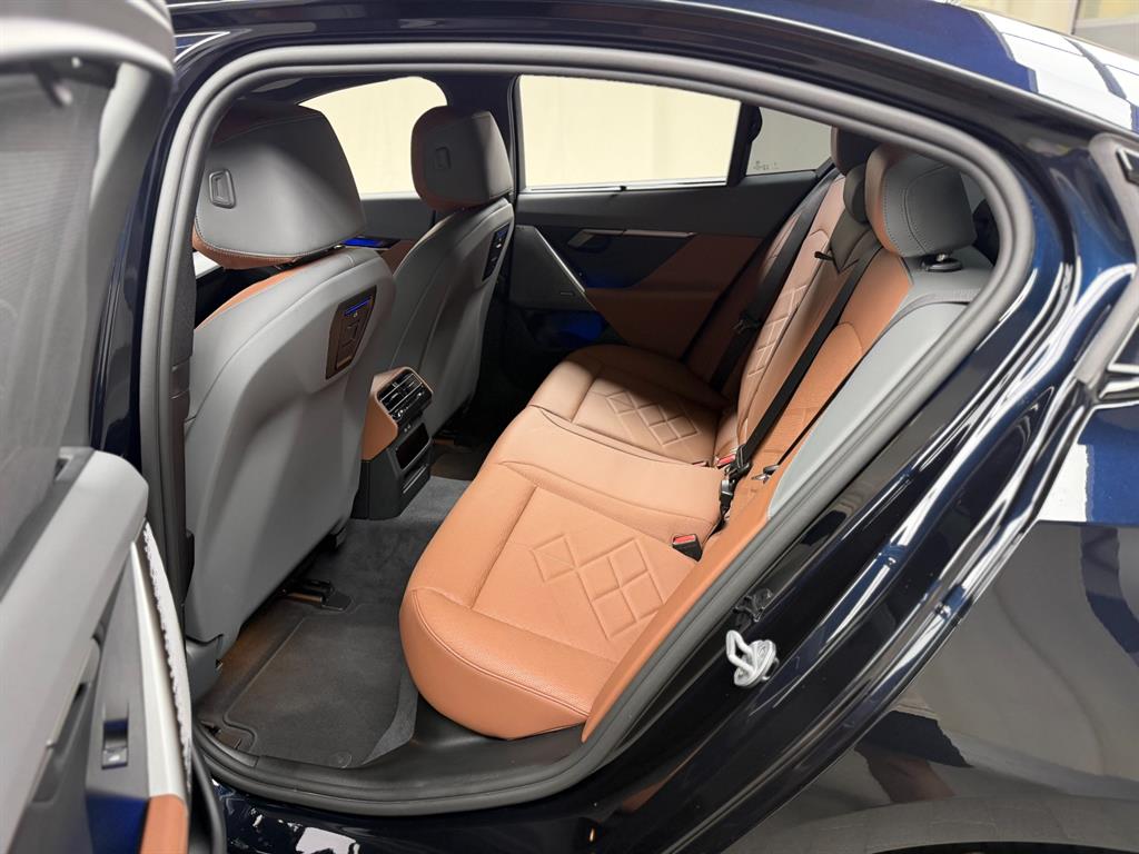 BMW 5 Series - Vista 11