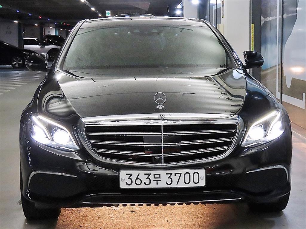 Mercedes Benz E class - Vista 2