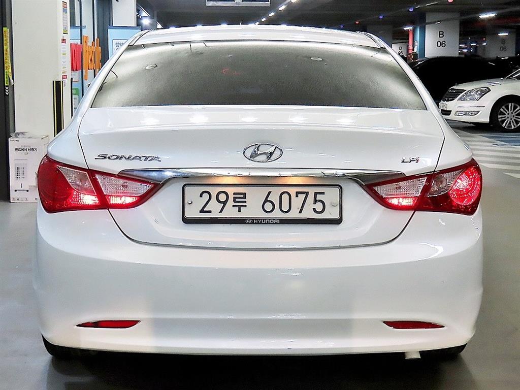 HYUNDAI Sonata - Vista 7