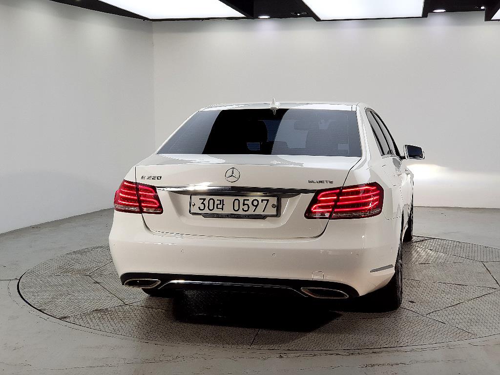 Mercedes Benz E class - Vista 3