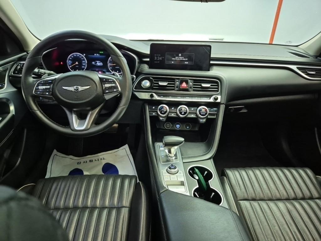 Genesis G70 - Vista 9
