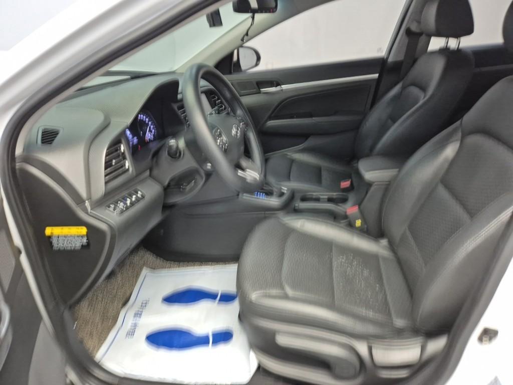 HYUNDAI Avante - Vista 11