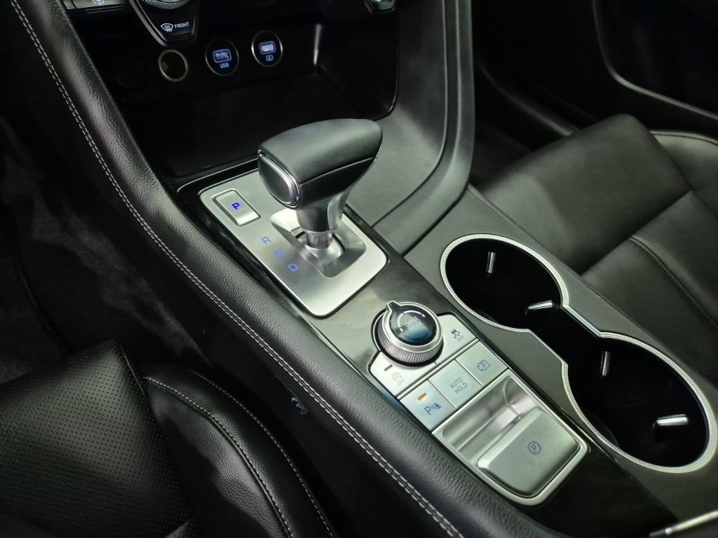 Genesis G70 - Vista 10