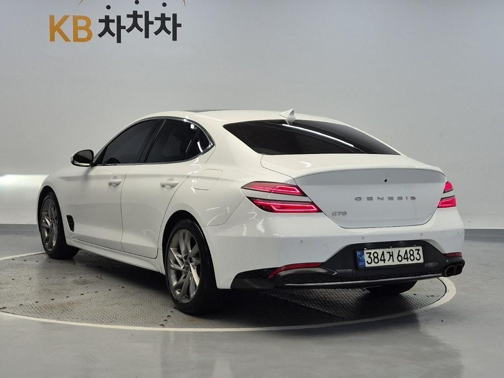 Genesis G70 - Vista 2