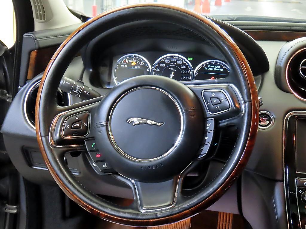 Jaguar XJ - Vista 8