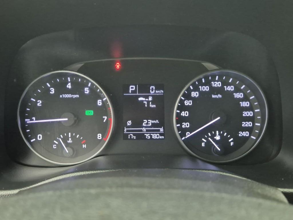 HYUNDAI Avante - Vista 9