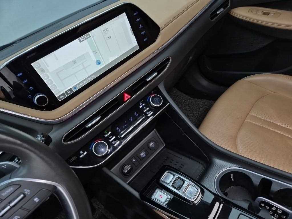 HYUNDAI Sonata - Vista 12