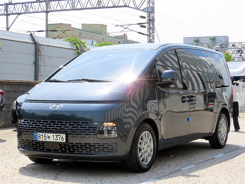 HYUNDAI Staria - Vista 2