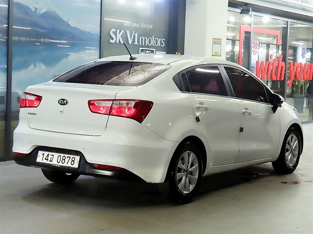 KIA Pride - Vista 4