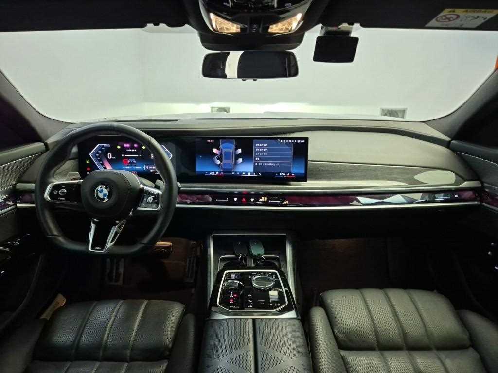 BMW 7 Series - Vista 8