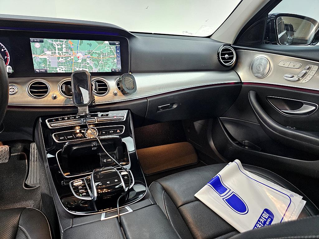 Mercedes Benz E class - Vista 12